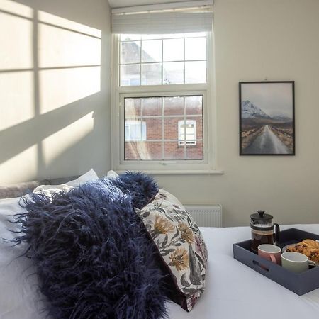 Modern Apartment Within City Walls, Parking Chester Exteriér fotografie